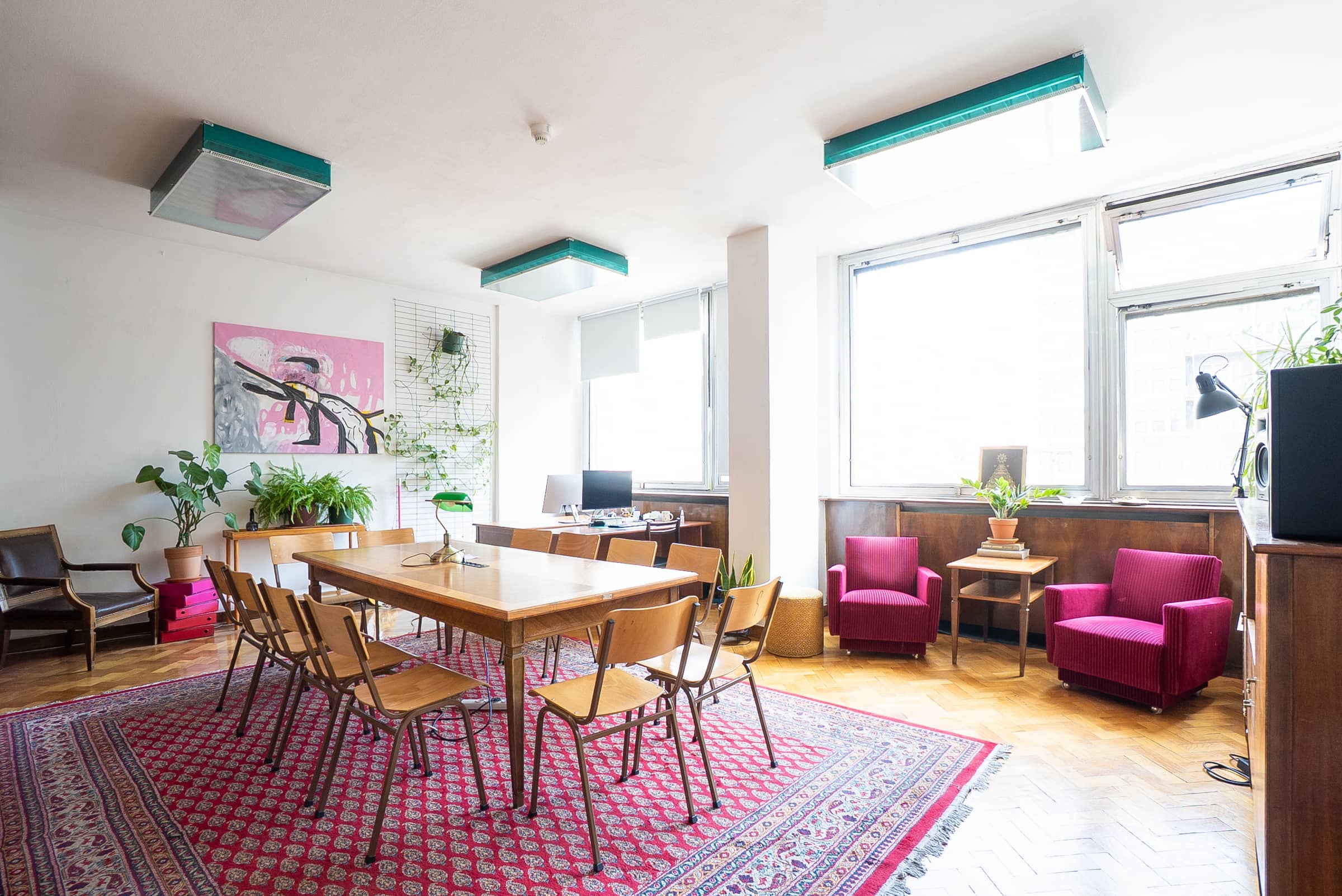 Meeting Room at SENSE—S.SPACE with mid-century table and velvet armchairs for small gatherings