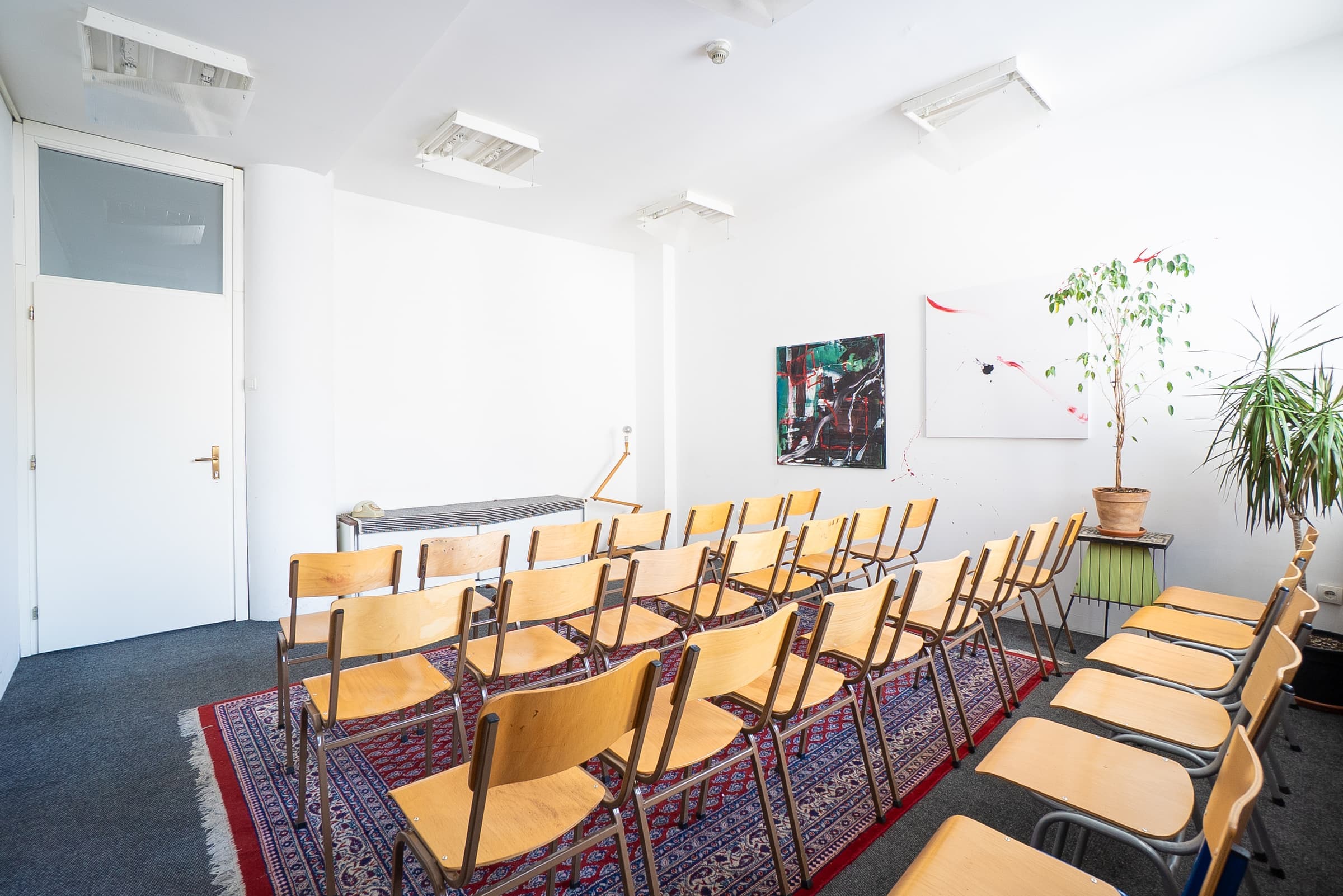 Focus Hall at SENSE—S.SPACE in theatre seating for lectures and presentations